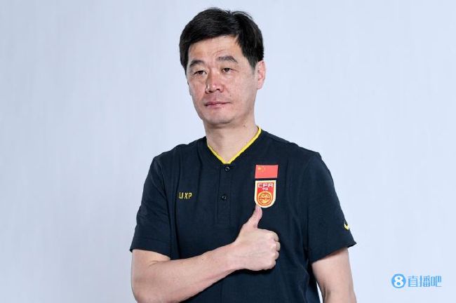 姐姐兴奋的喝着蜜汁